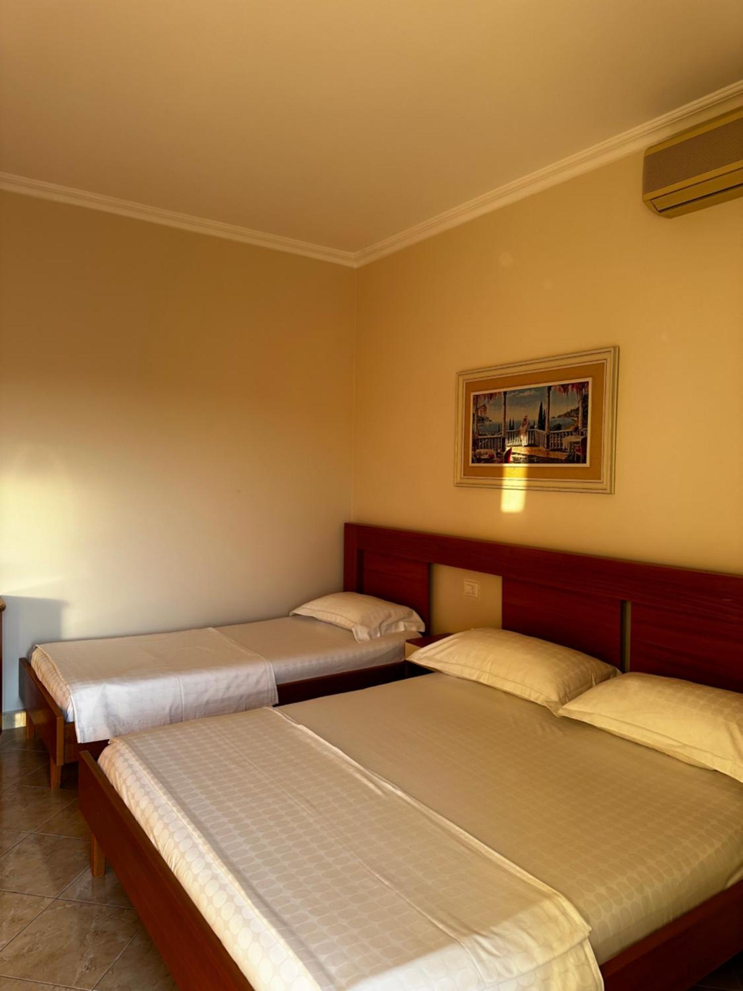 Ami Apartament Vlorë Exterior foto